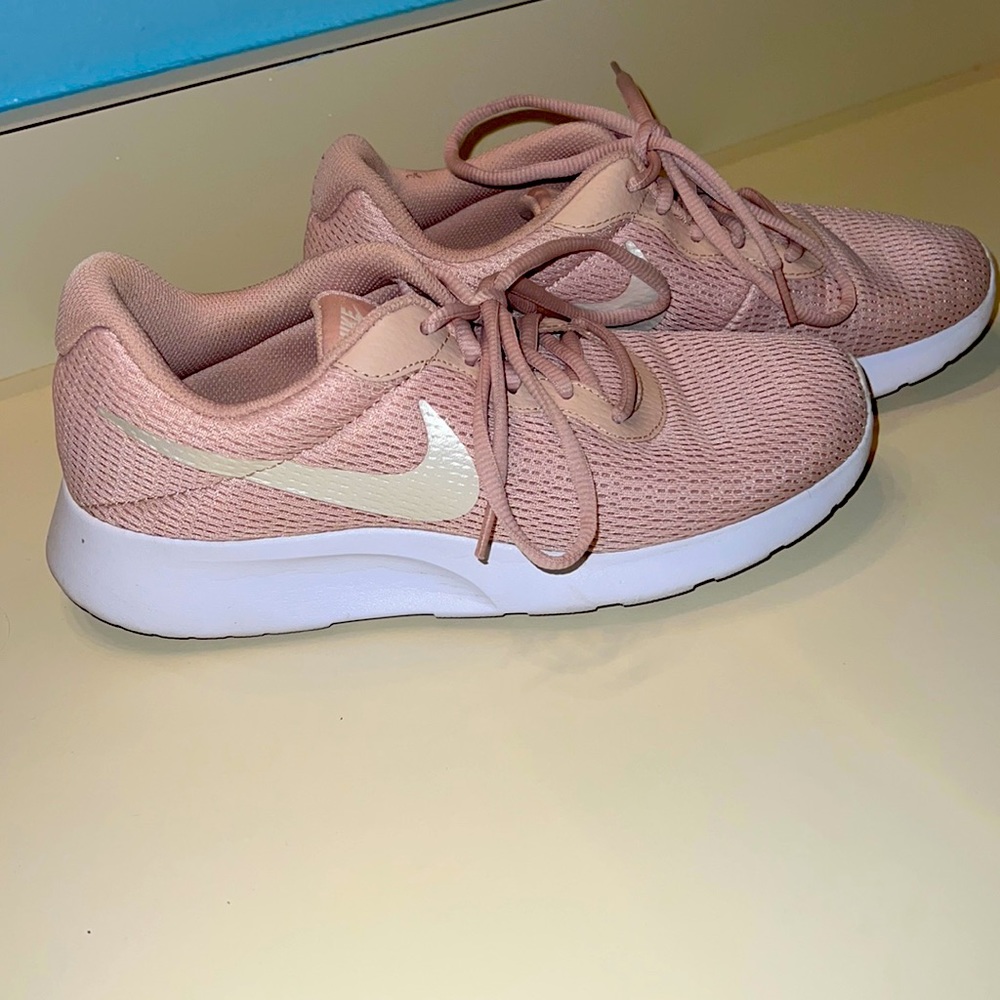 Women's size 8 sneakers- 8.5/10 for condition